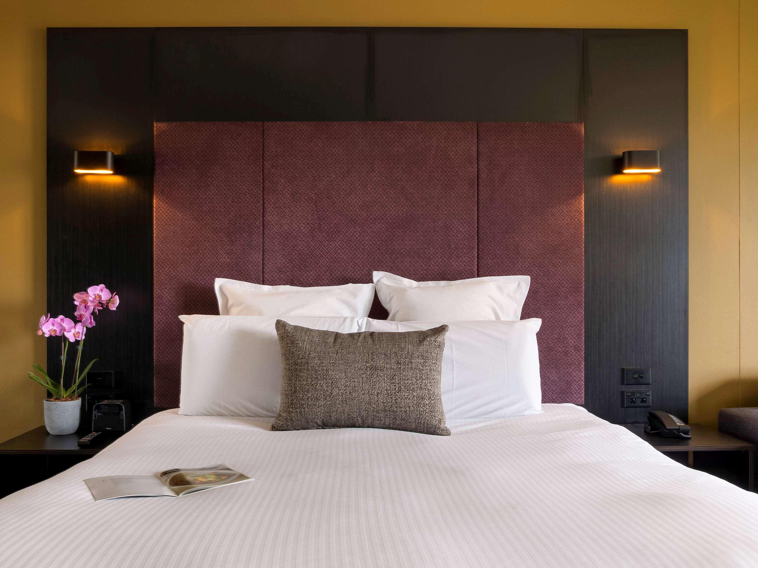 Pullman Sydney Hyde Park Hotel Екстериор снимка A bedroom at the hotel