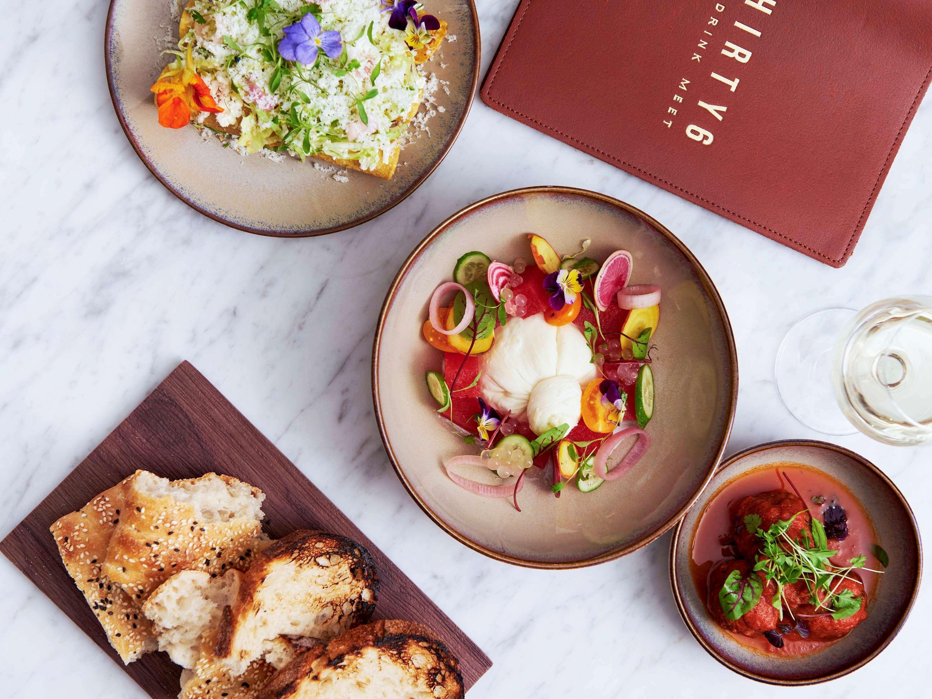 Pullman Sydney Hyde Park Hotel Екстериор снимка Dishes at Dirty Martini