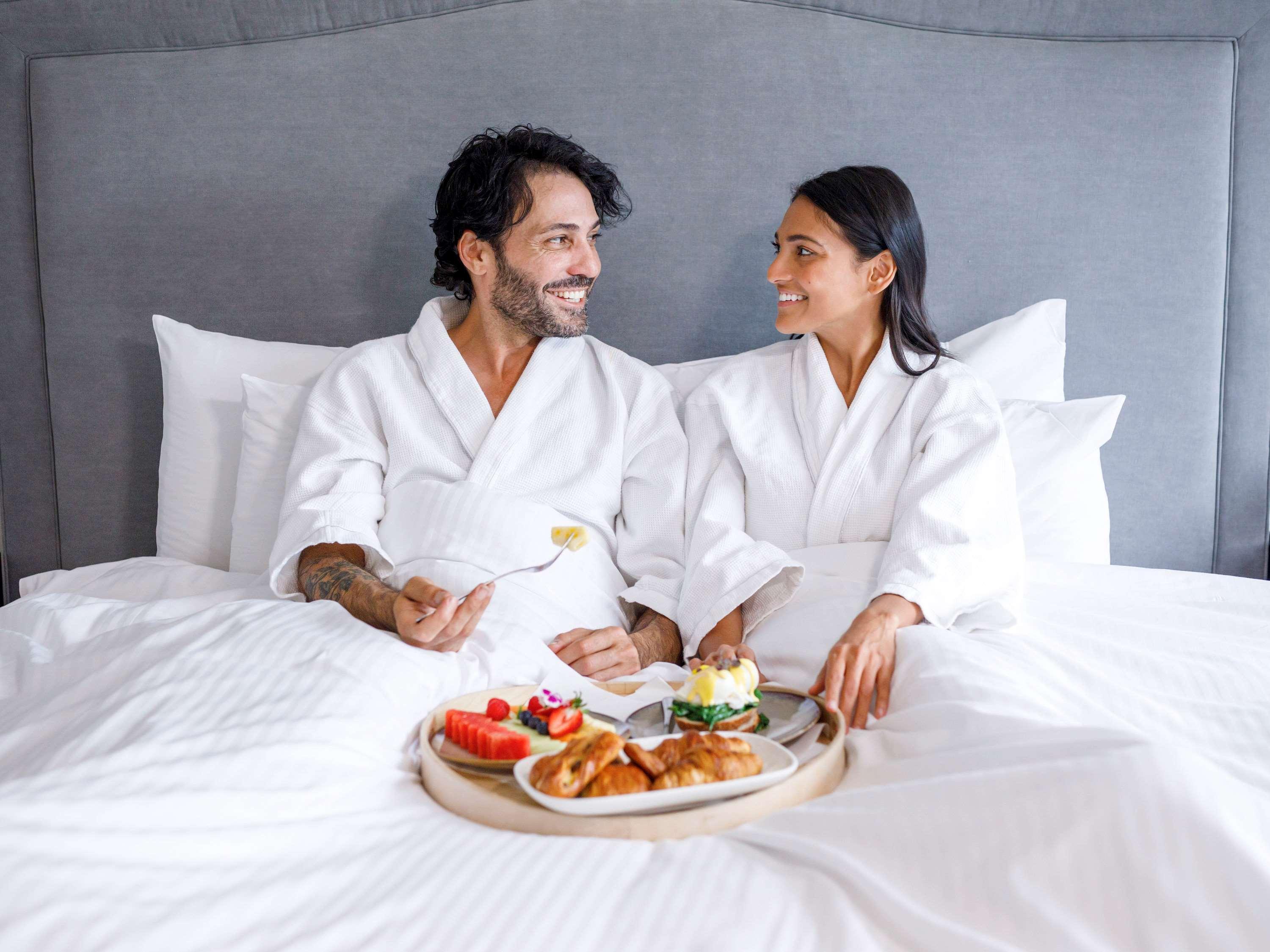 Pullman Sydney Hyde Park Hotel Екстериор снимка Room service