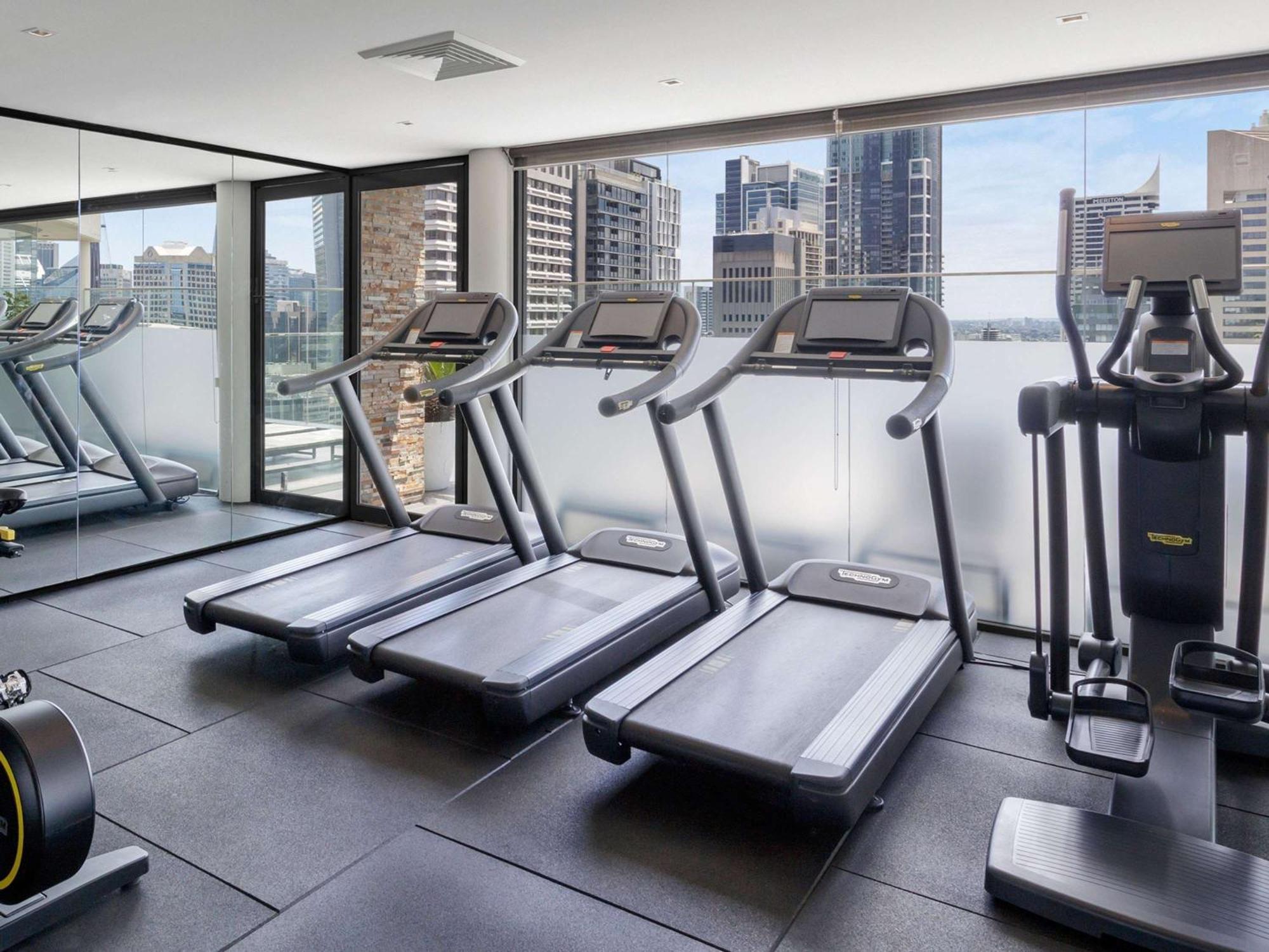 Pullman Sydney Hyde Park Hotel Екстериор снимка The gym at the hotel
