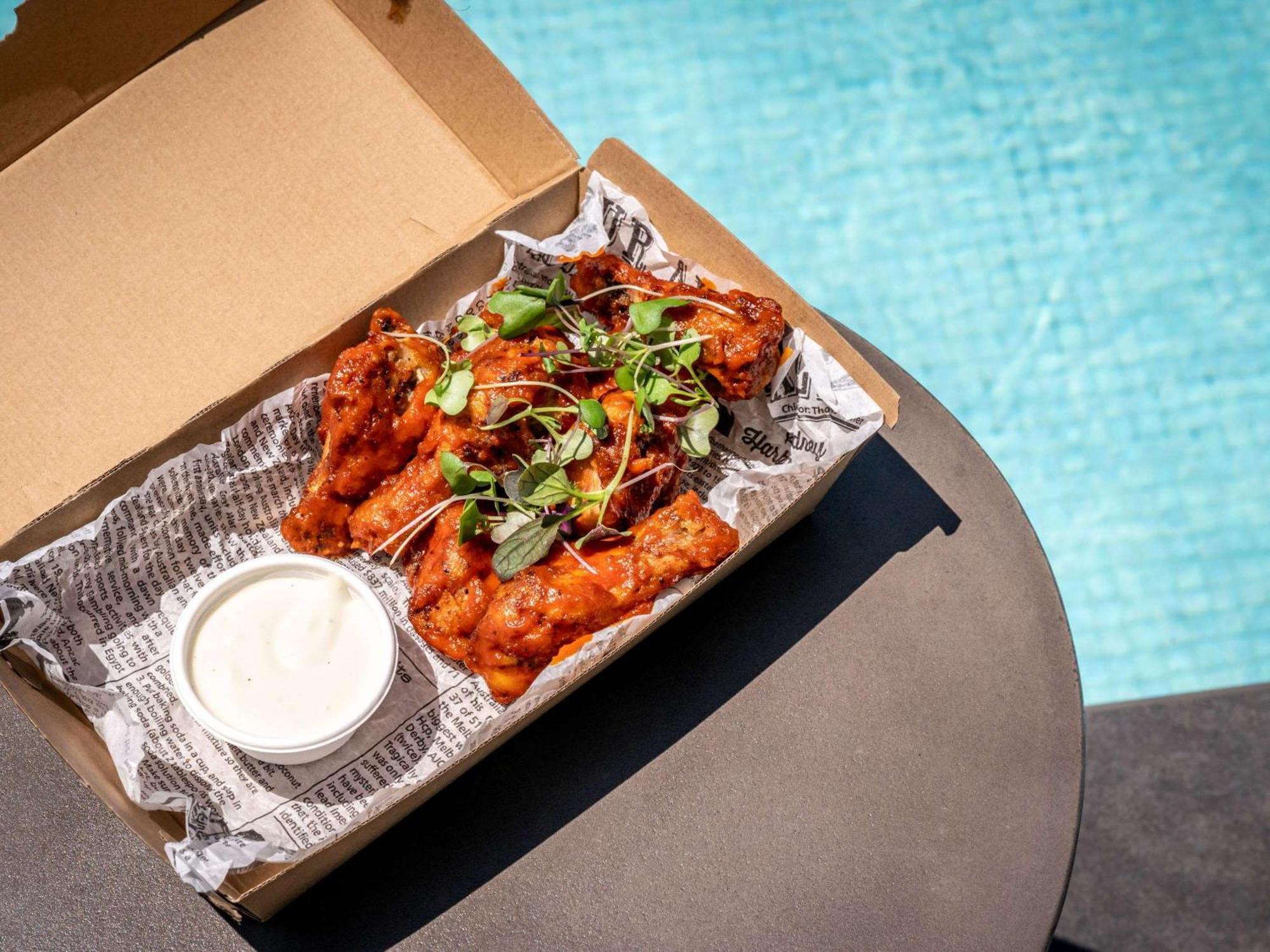 Pullman Sydney Hyde Park Hotel Екстериор снимка Chicken wings