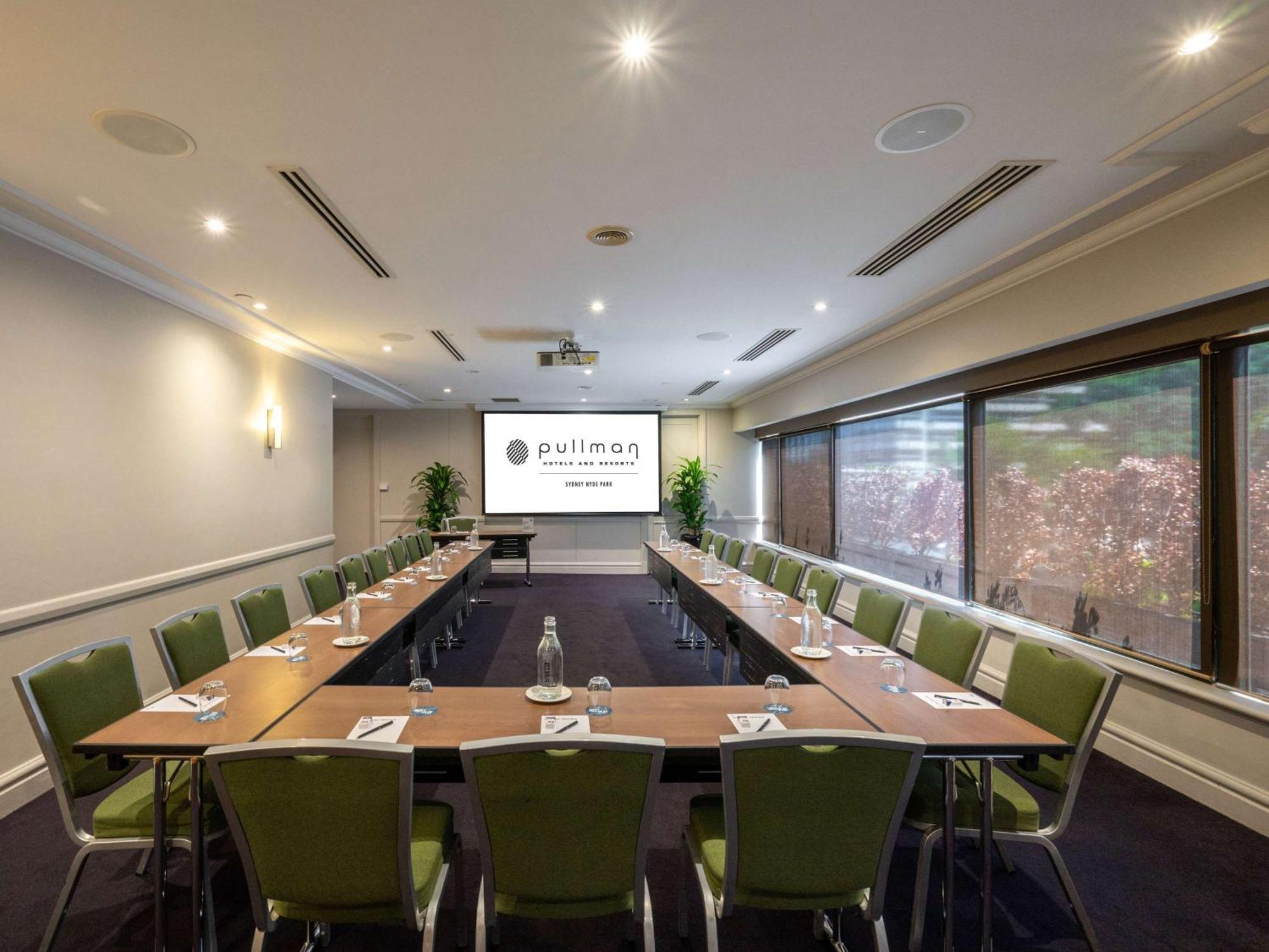 Pullman Sydney Hyde Park Hotel Екстериор снимка The Boardroom