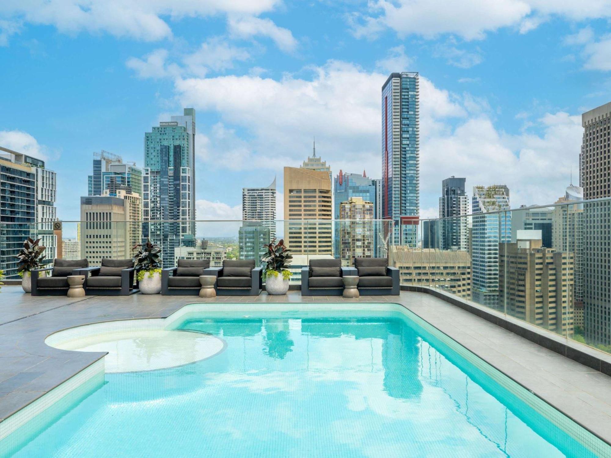 Pullman Sydney Hyde Park Hotel Екстериор снимка Rooftop pool at Emporio