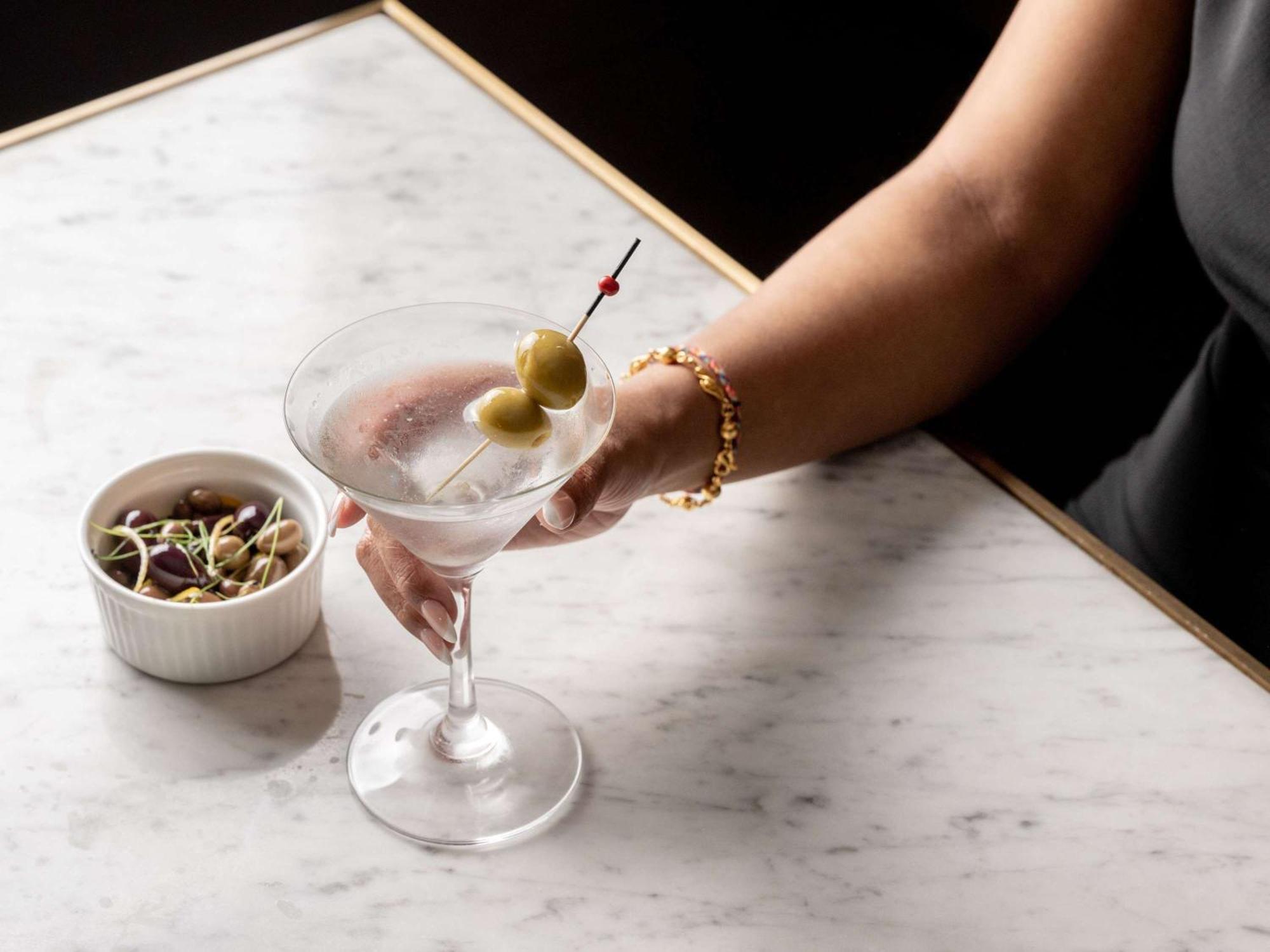 Pullman Sydney Hyde Park Hotel Екстериор снимка A martini