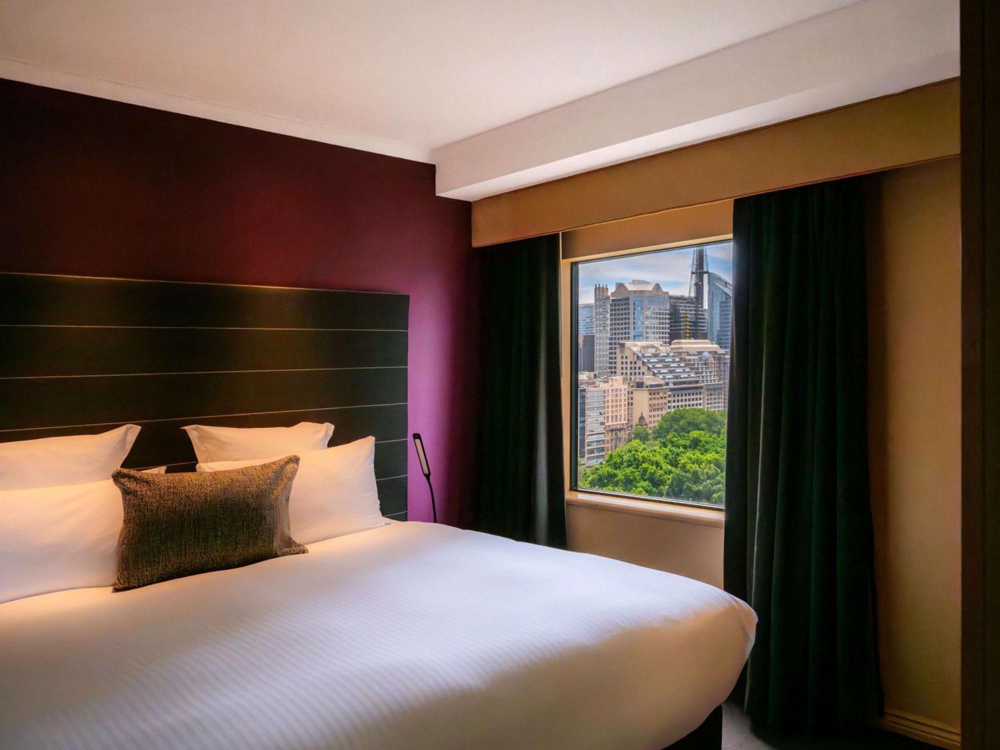 Pullman Sydney Hyde Park Hotel Екстериор снимка A bedroom at the hotel
