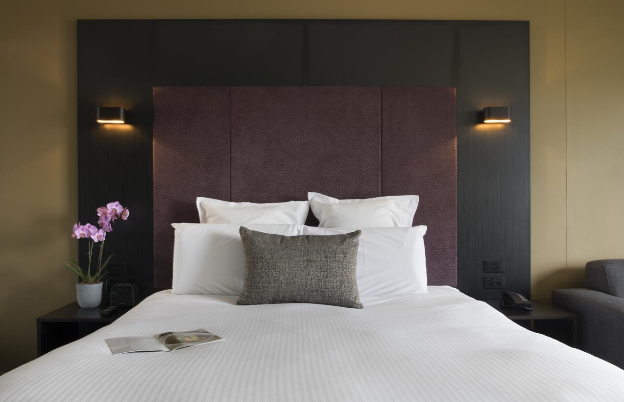 Pullman Sydney Hyde Park Hotel Екстериор снимка A bedroom at the hotel